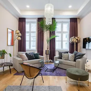 bpr-adagio-design-home-with-a-c.inbudapesthotels.com/